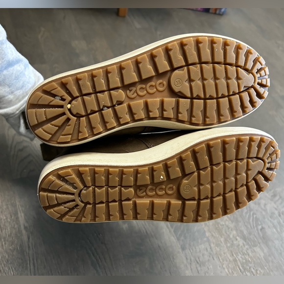 Women’s Ecco boots - Picture 2 of 6